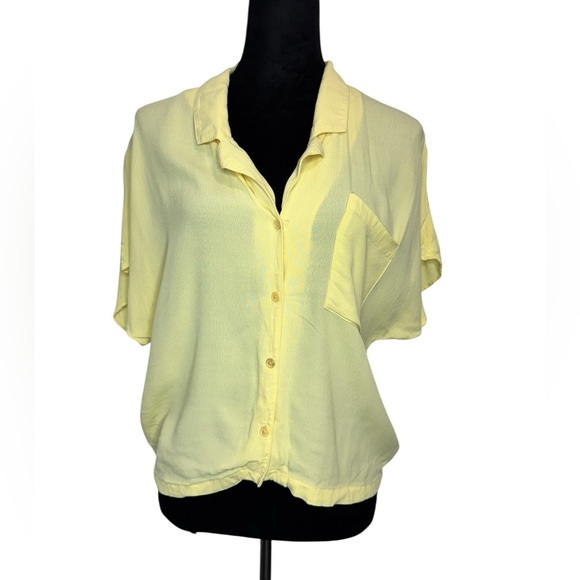 Aritzia Wilfred Free Button-Up  Short Sleeve Top Yellow - Picture 2 of 9